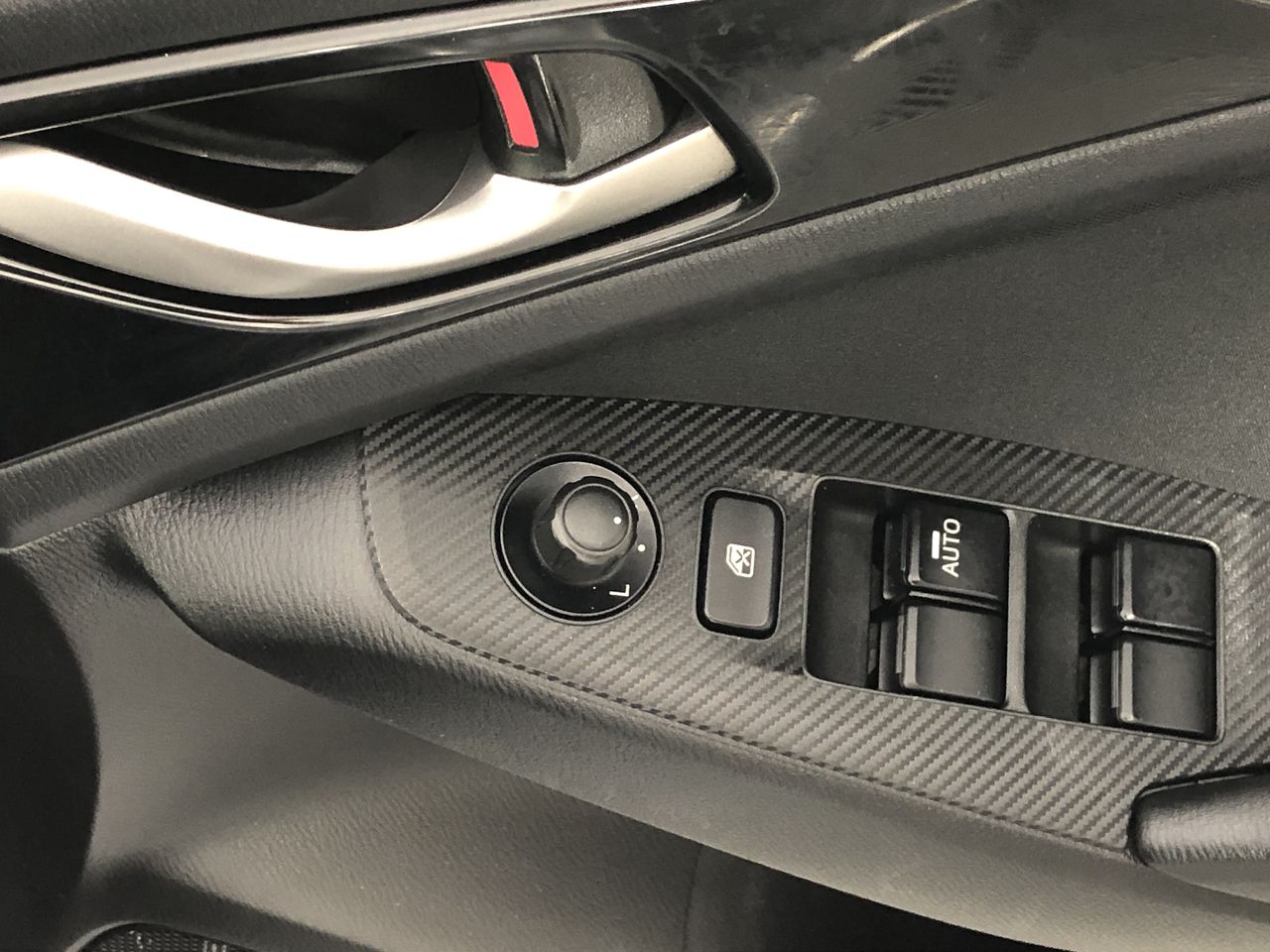 0.06 carat white 5 diamonds round