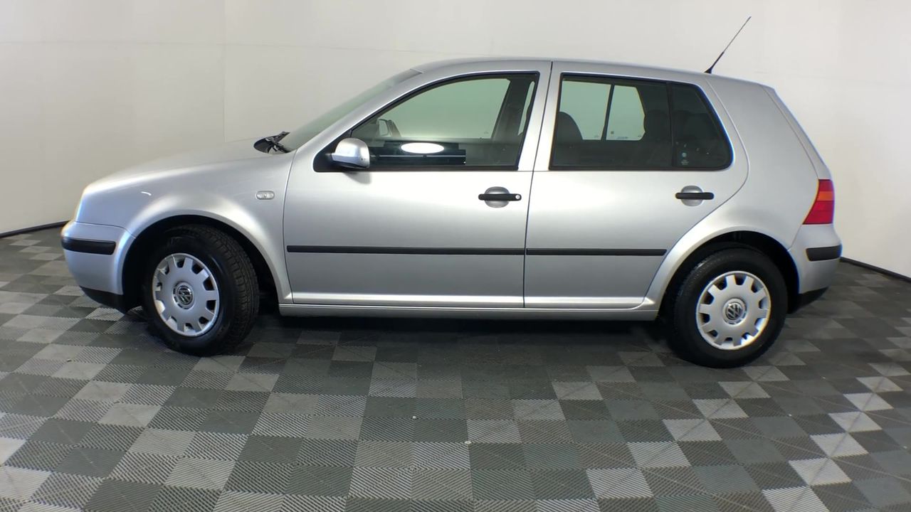 <p>1994 Toyota Coaster 50 series 4 x 2 Bus</p>