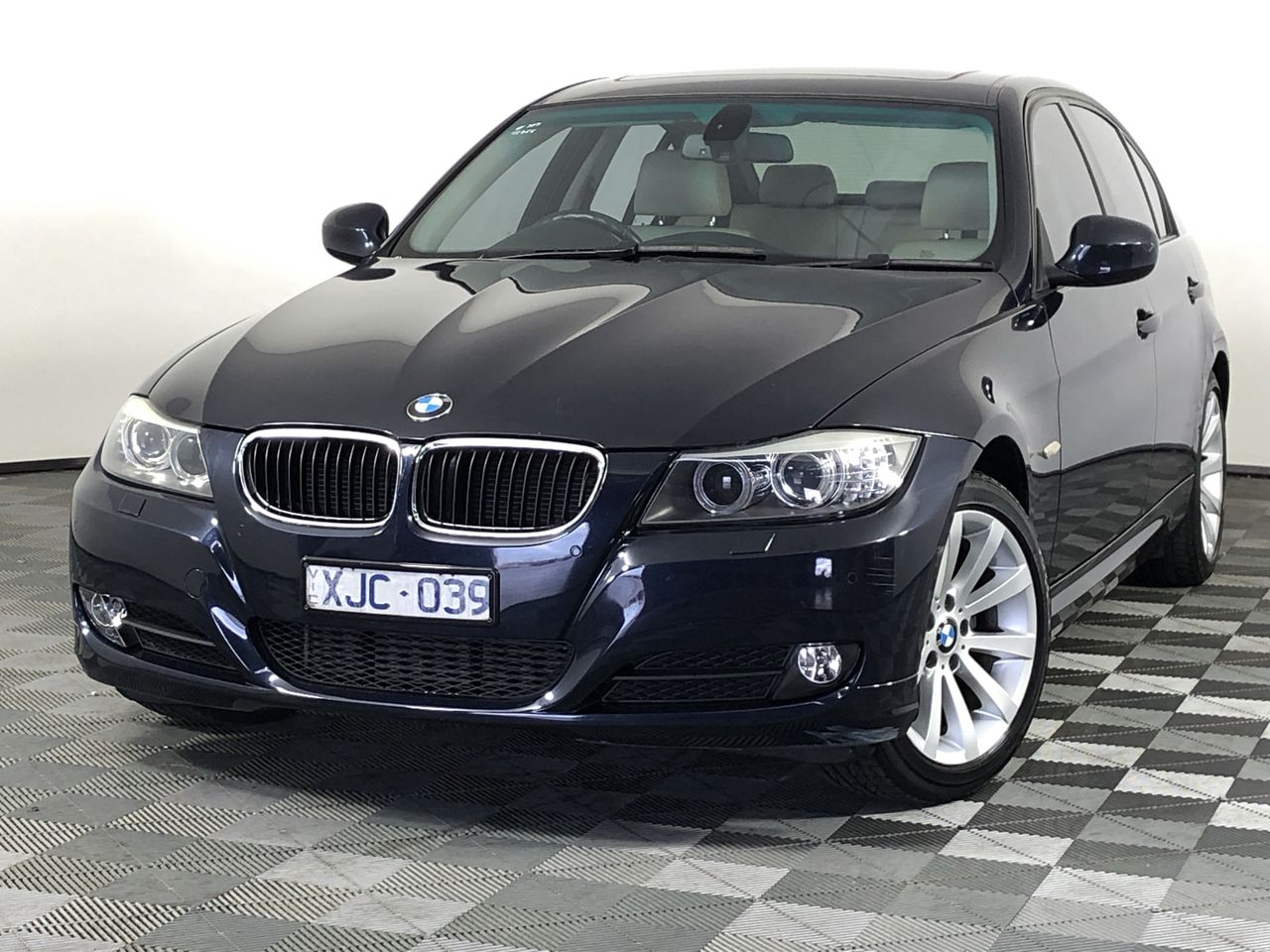 Large Work bench (Unused)