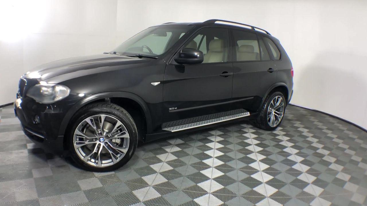 7-8mm White Pearls & Gold Plated Rhinestone Necklace.