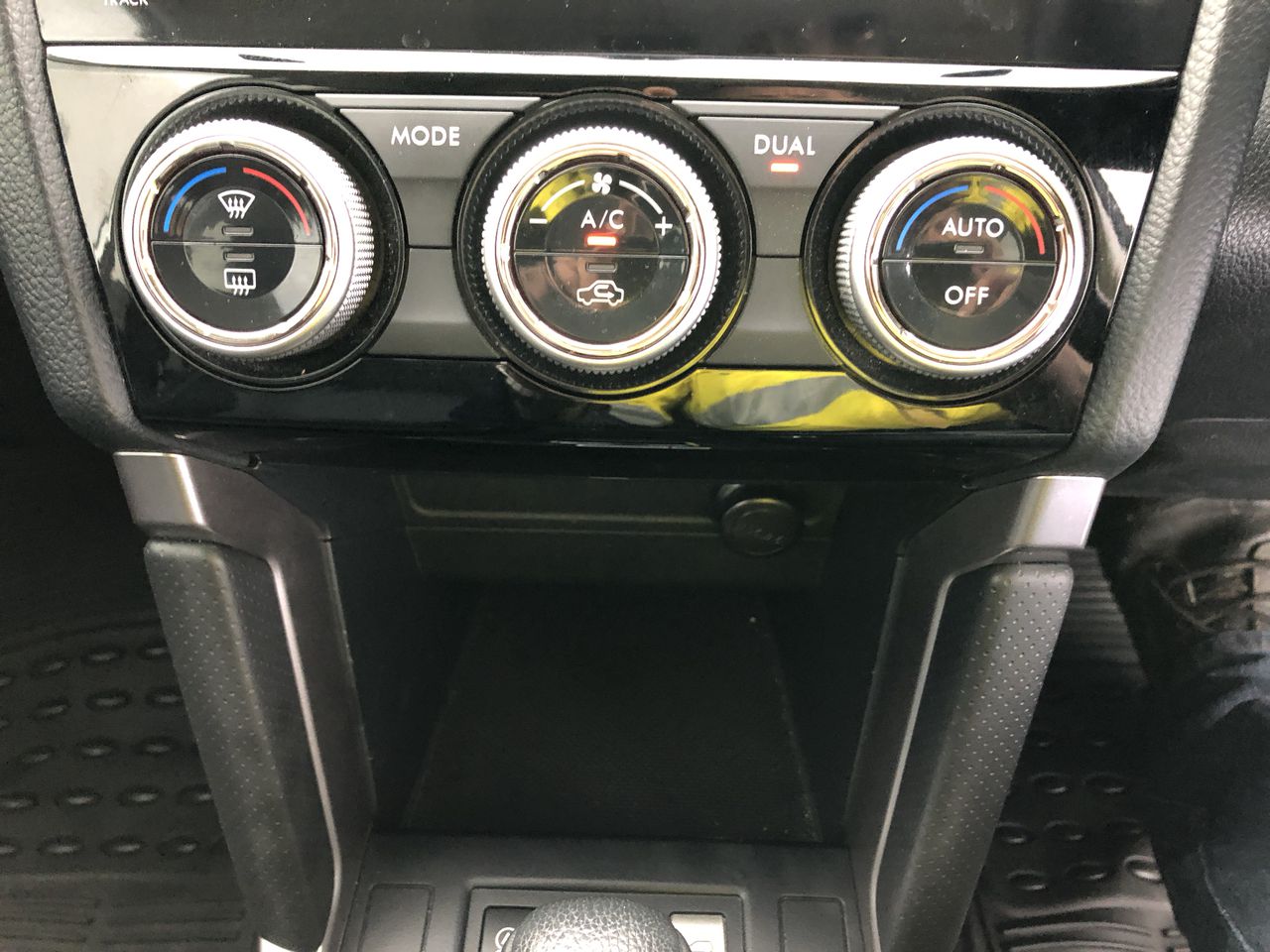 Yellowglen Yellow Sparkling NV (4 Cluster Pack) (24x 200mL).