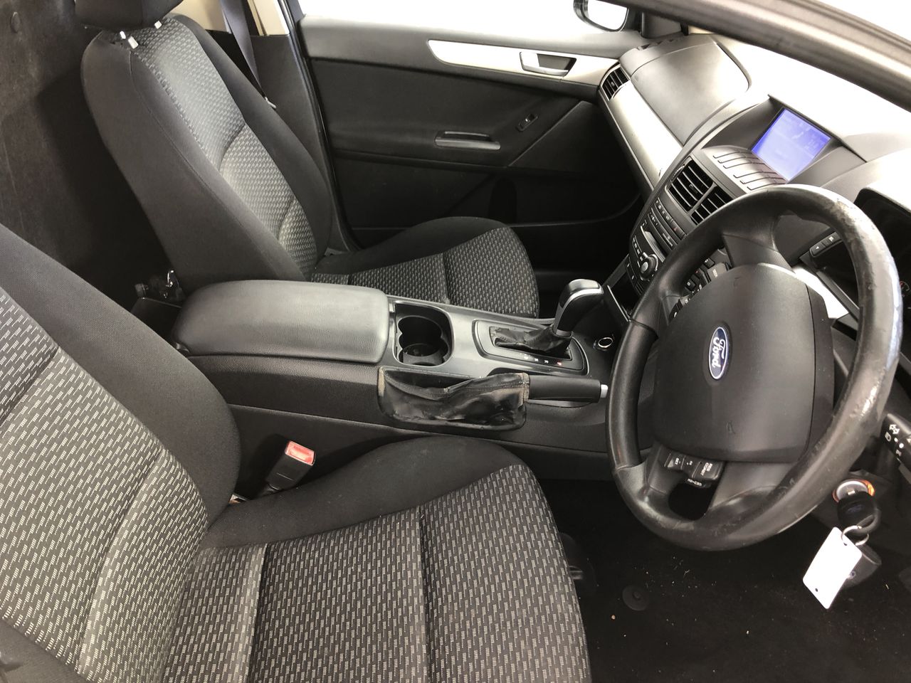 PHILIPS Garment Steamer 1000 Series, 1800W, Large 1.8L Water Tank, 3 Steam