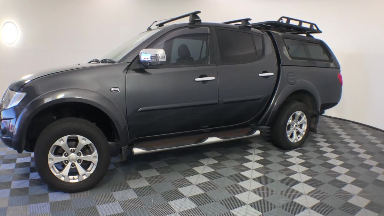 PHILIPS Sports Mini Massage Gun, Portable Muscle Massager, Black/Grey.