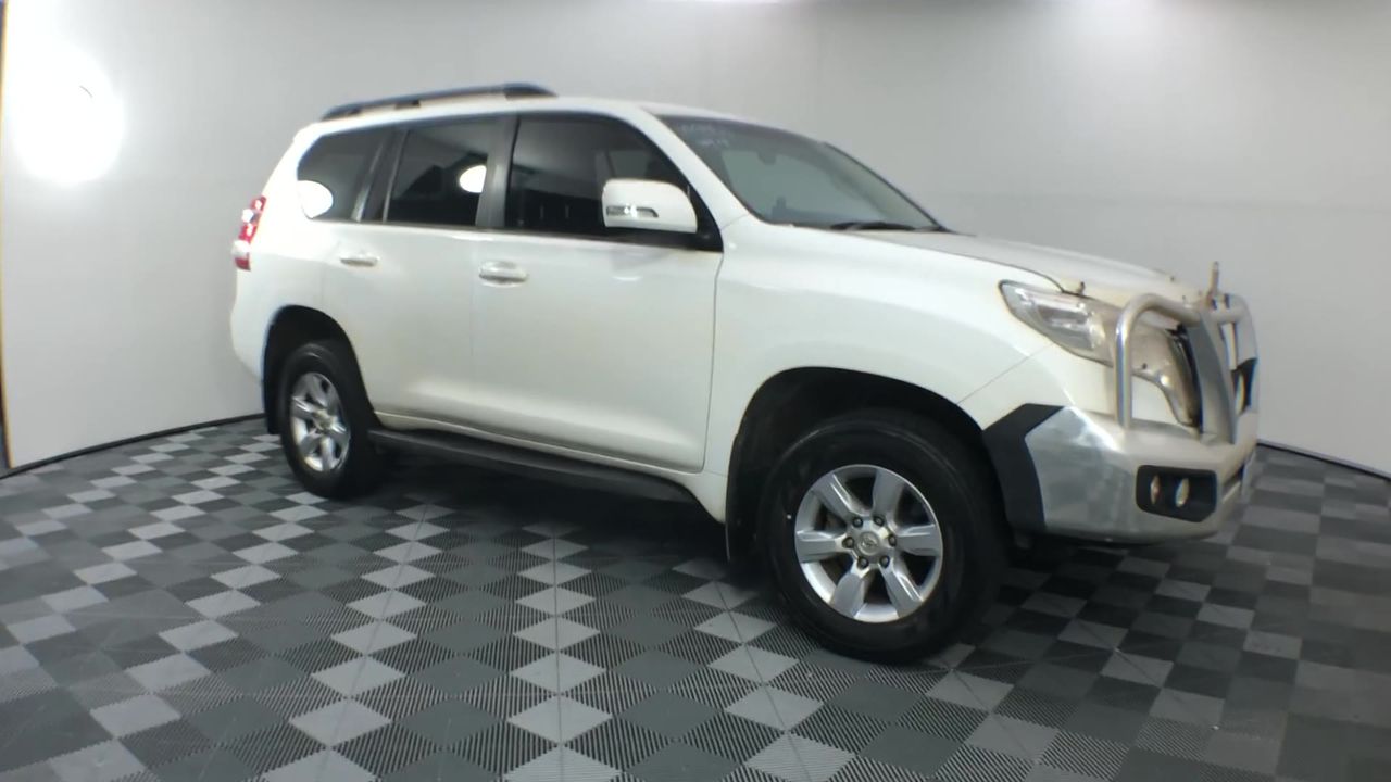 PETMATE Ultra Vari Dog Kennel for Medium Dogs (Durable, Heavy Duty Dog Trav