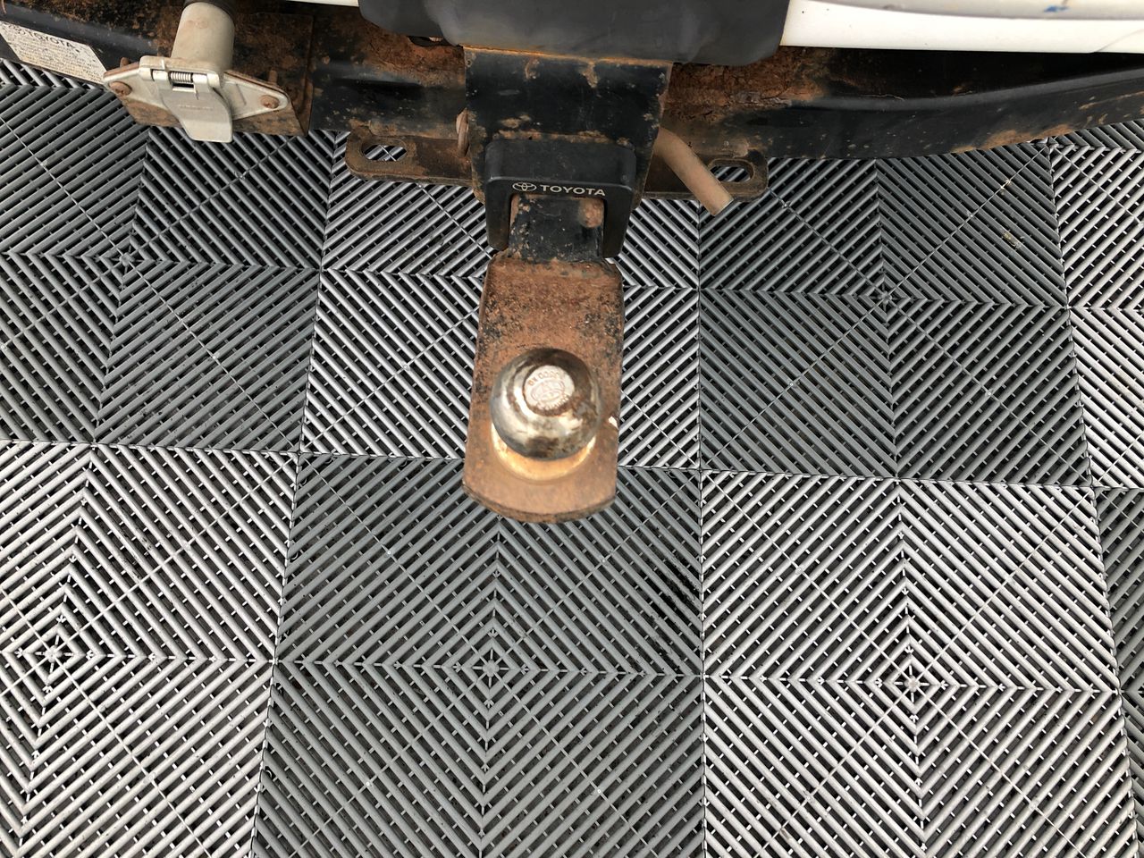 MEDELA Hands-Free Pumping Bustier, Easy Expressing Pumping Bra, Adaptive St