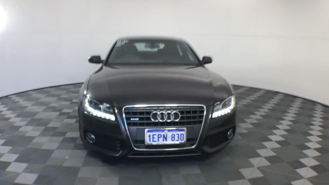 Light Green Flower Jade Gemstones & Swarovski® Crystal Earrings