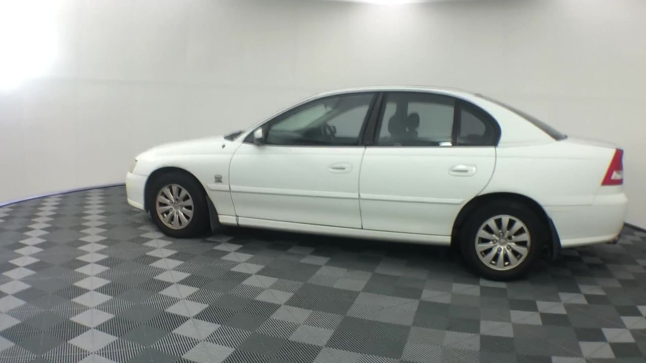 TRINITY 5 Tier NSF Shelving Rack. NB: Only 5 shelves in box, missing wheels