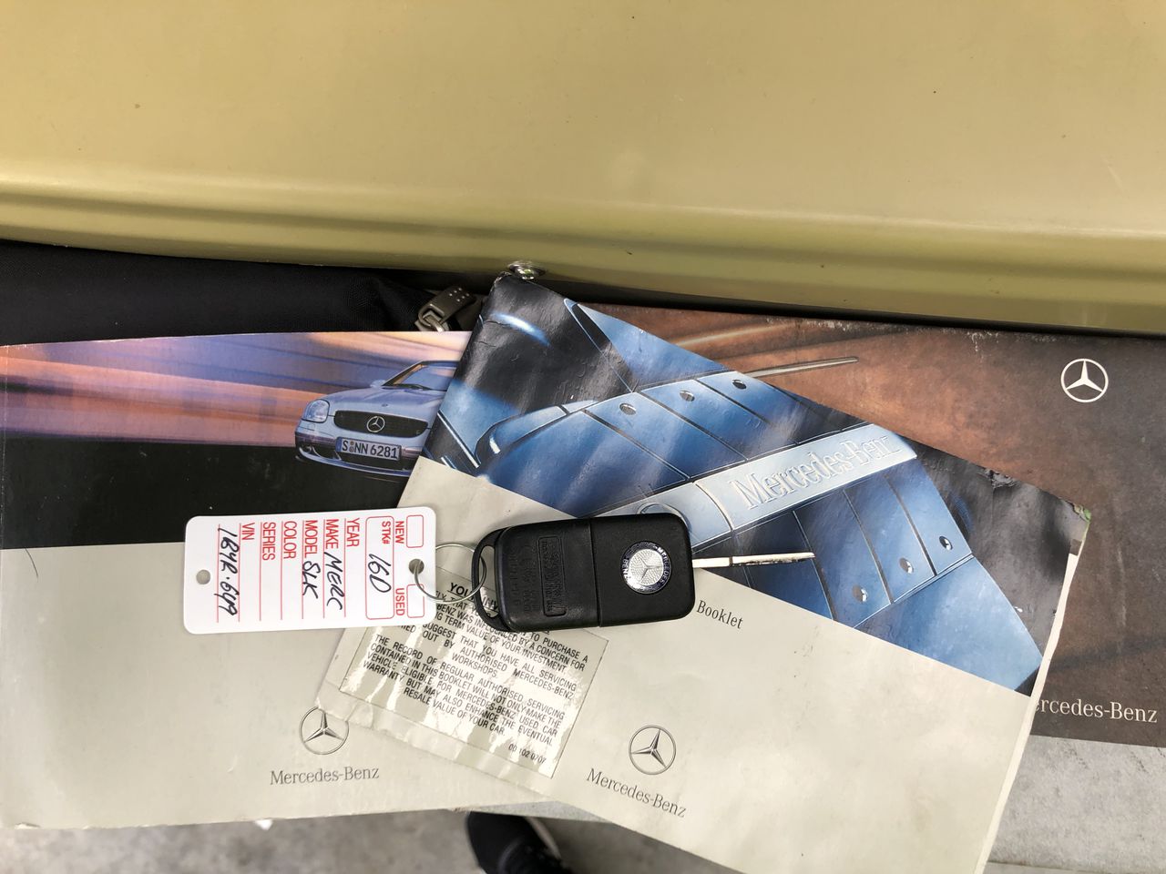 2 x AVEENO Daily Moisturising Body Wash 1L, Gentle Scent.