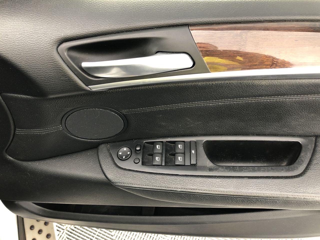 Large Work bench (Unused)