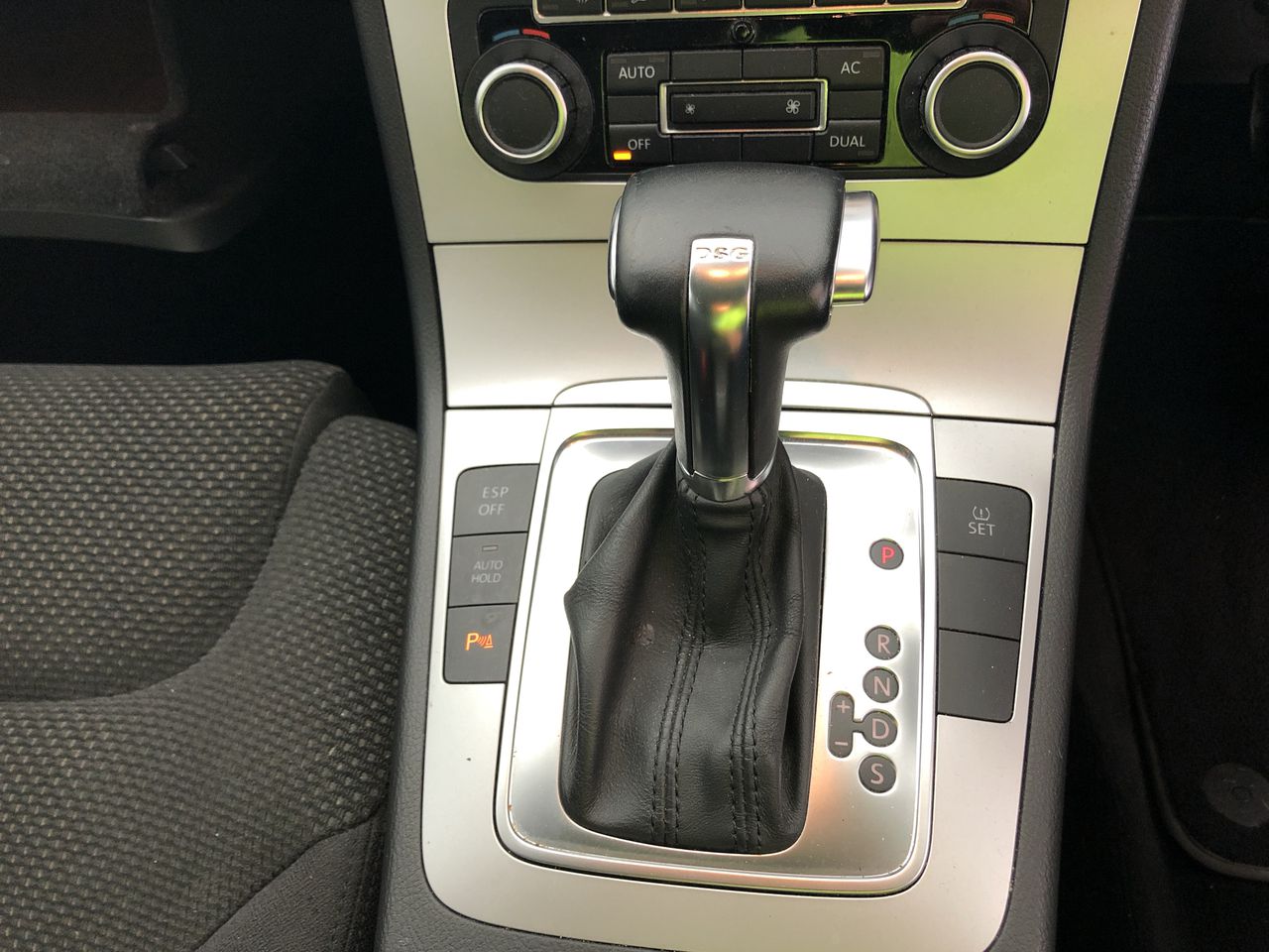 9K Yellow Gold LOCK RING