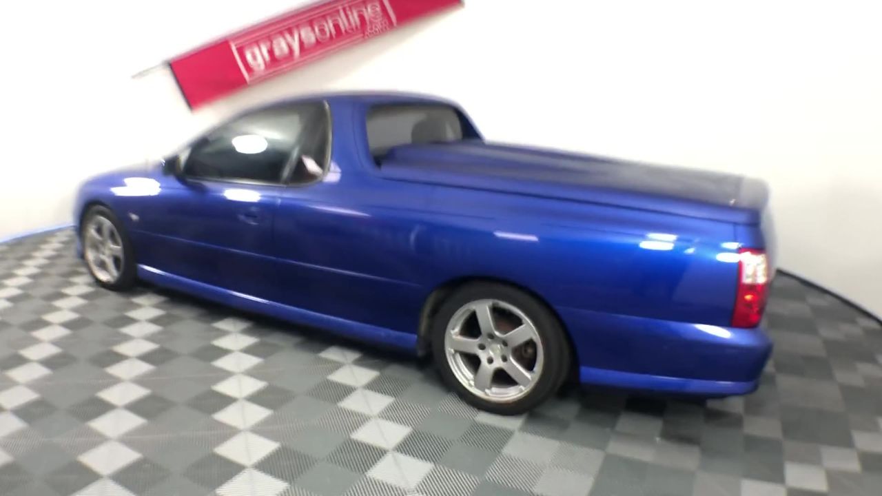 Stunning Rhodium Plated Champagne Crown Heart Ring - US Size 6