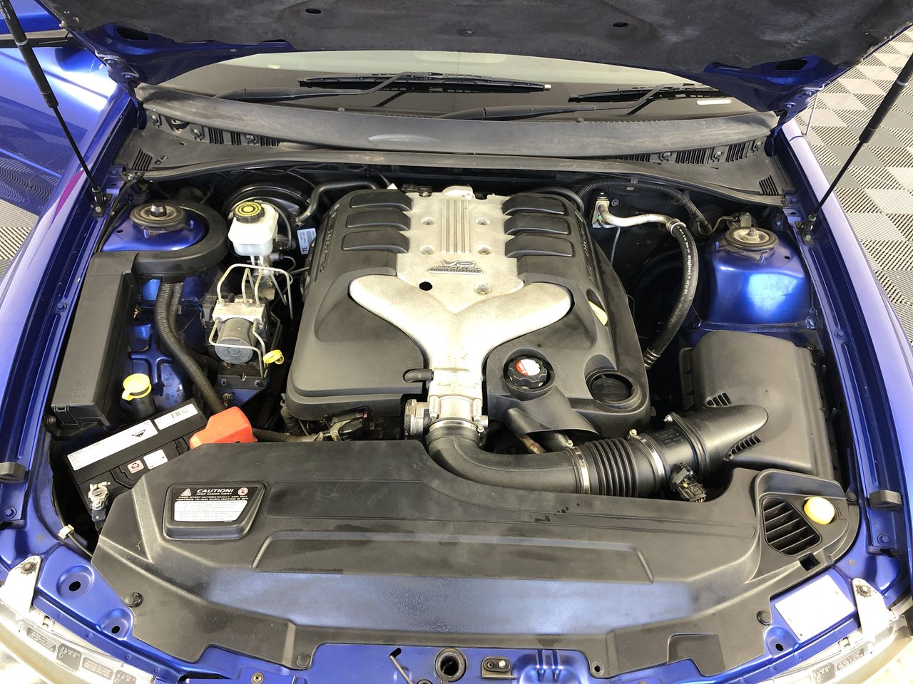 Abstract Spider Pendant in Silver