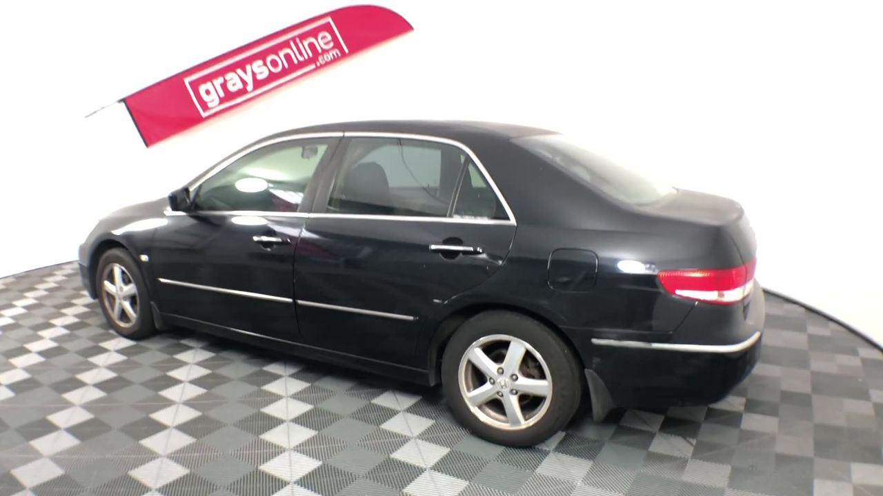 Stainless Steel Clover Necklace with Simulated Diamonds - Yellow