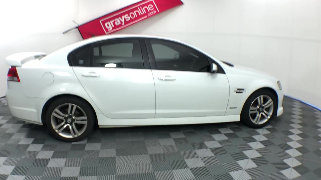 Steel Constructed Product Hopper (L1) Together with screw conveyor