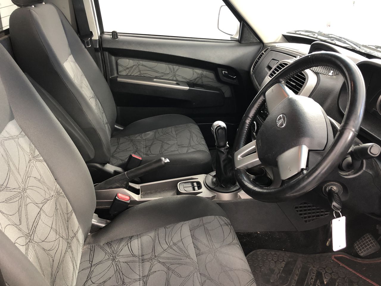 Dreambaby Discovery Metal Baby Gate, Extra-Wide 3-Panel Walk-Through Gate f