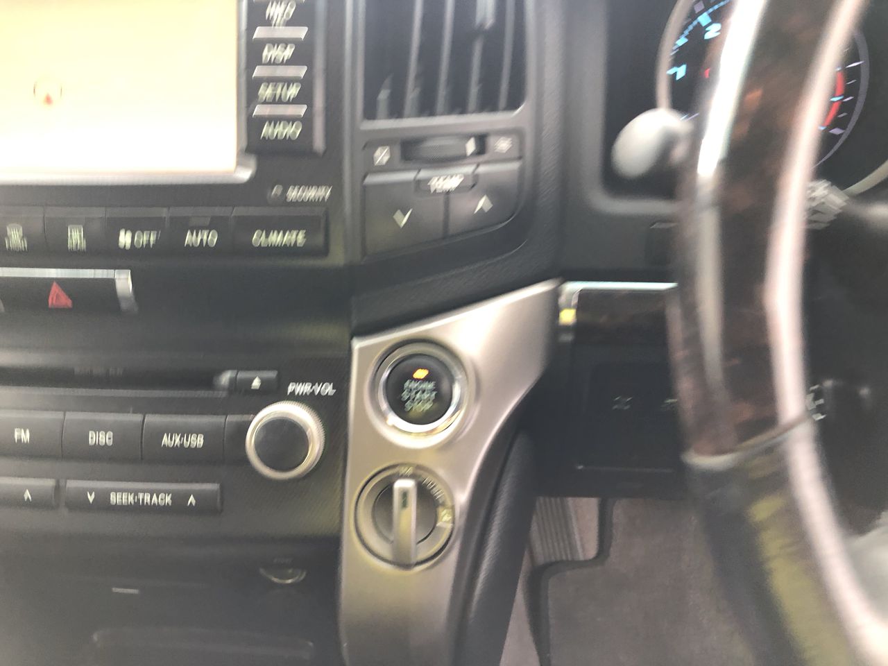 RUSSELL HOBBS Brooklyn Ketlle, Colour: Copper/ Black. NB: Has Been Used.