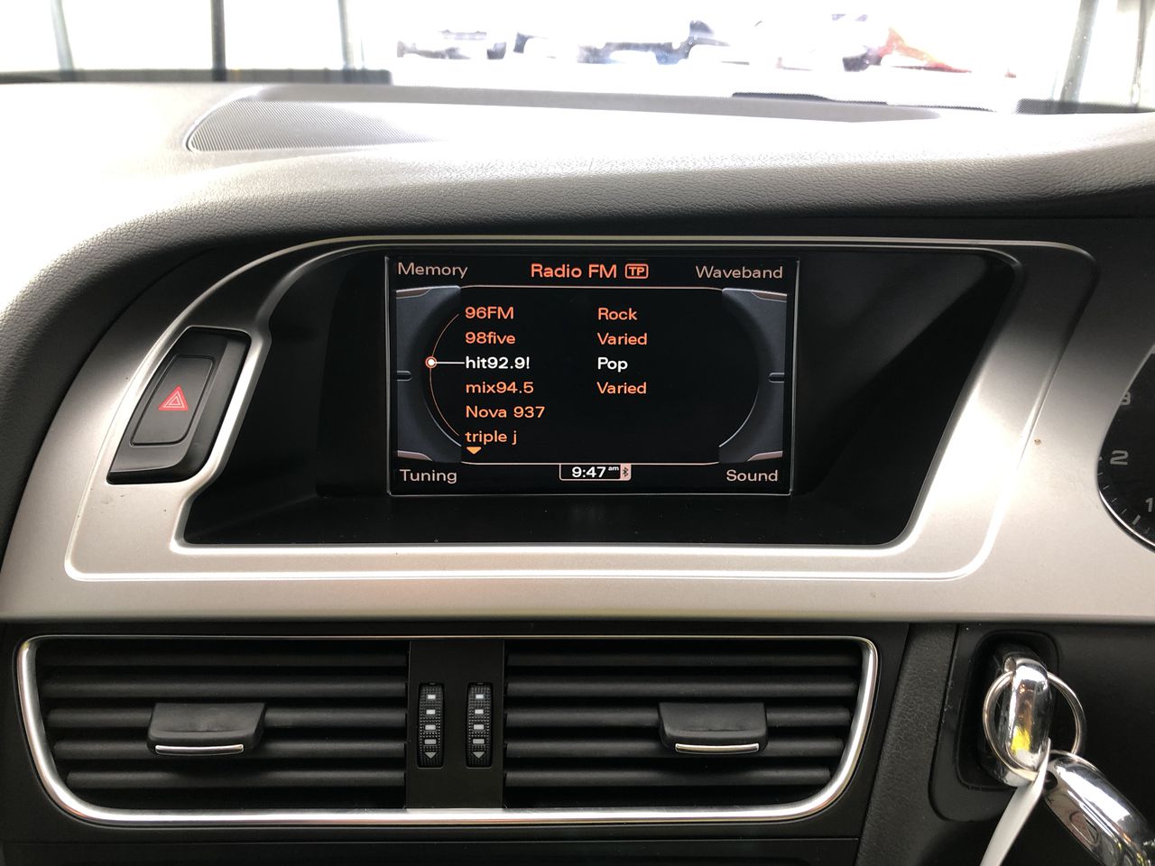 TOMMY HILFIGER Men's Flag V-Neck Sweater, Size M, 100% Cotton, Navy, 47767.