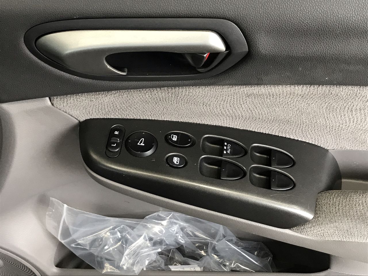 APPLE AirPods 4 MXP63ZA/A Model A3050. S/N: FY7DKM244K. NB: Used. Box Seria