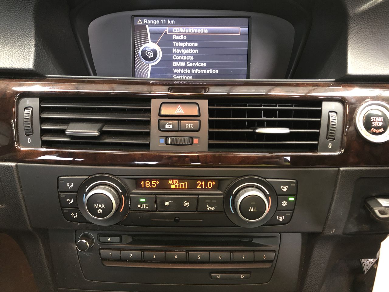 2 x CRUCIAL 8GB DDR4 2666 MT/s (PC4-21300) SODIMM 260-Pin Memory - CT8G4SFR