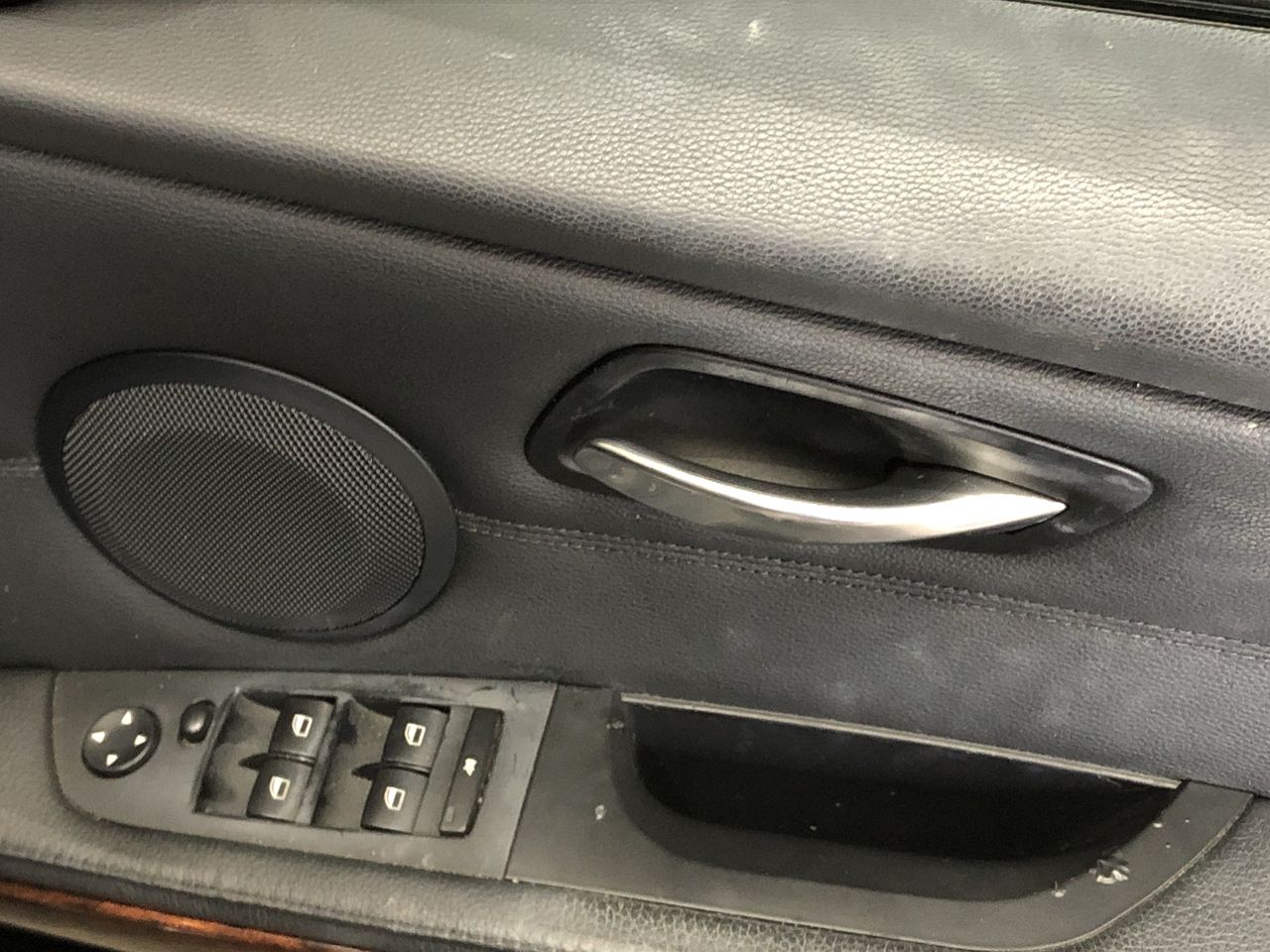 SanDisk Ultra 64GB SDHC SDXC UHS-I Memory Card, Black.