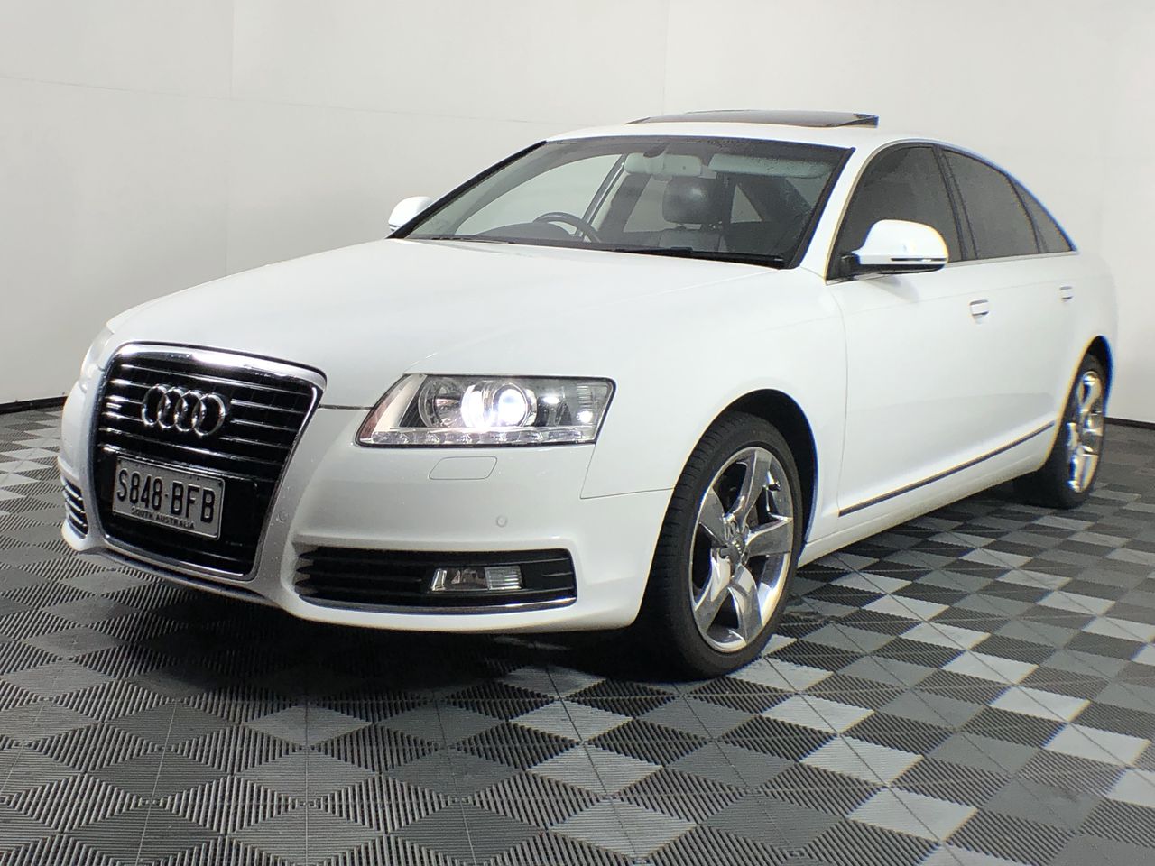 Duchesse De Paris Brut Blanc De Blancs NV (6x 750mL), France.