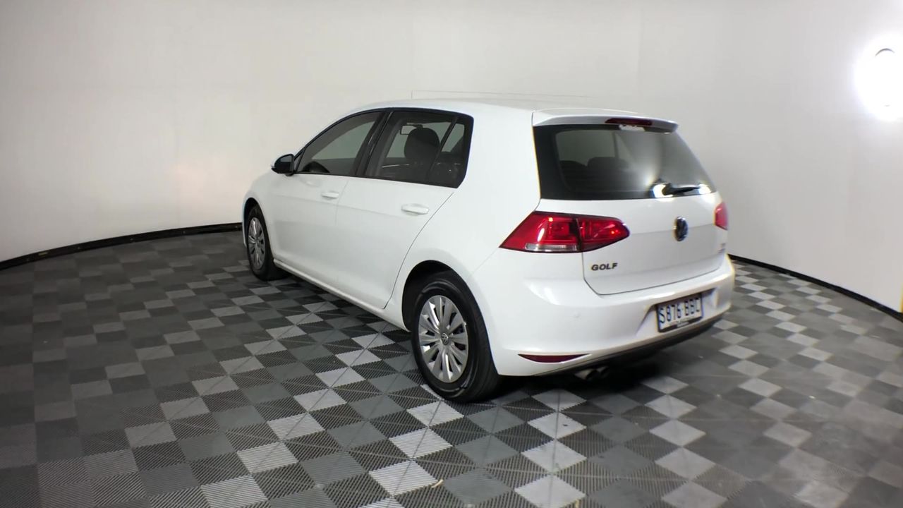 TOMY Pic N' Pop Toy, Multi Coloured, 5 Balls Included, Ages: 18 - 48 Months