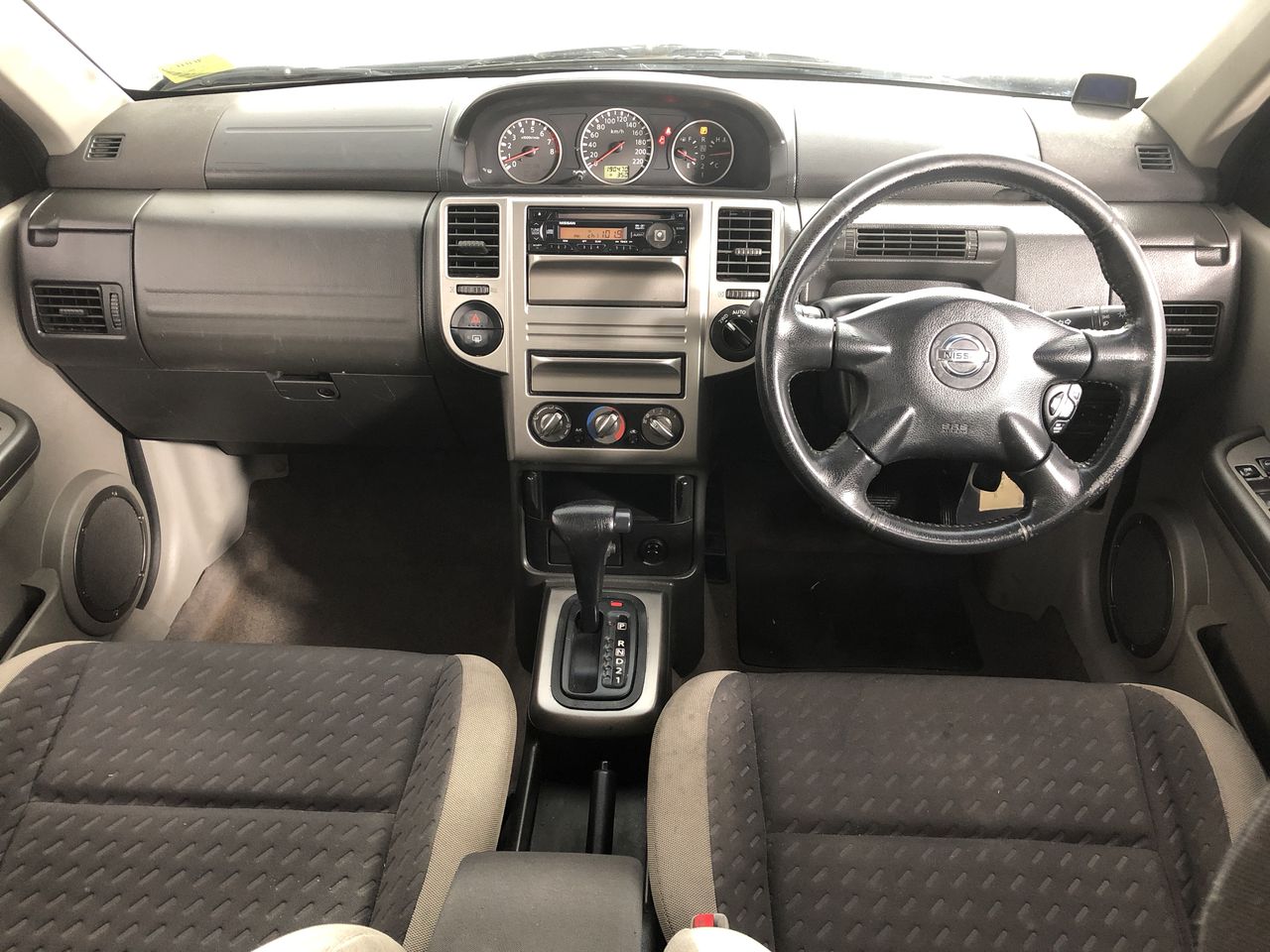 SIGNATURE Box of 640pc Flushable Wipes (10 x 64ct). NB: Damaged packaging.