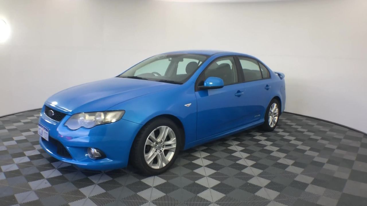 HUNTER Travel Pillow, Red. N.B: Not in original packaging.