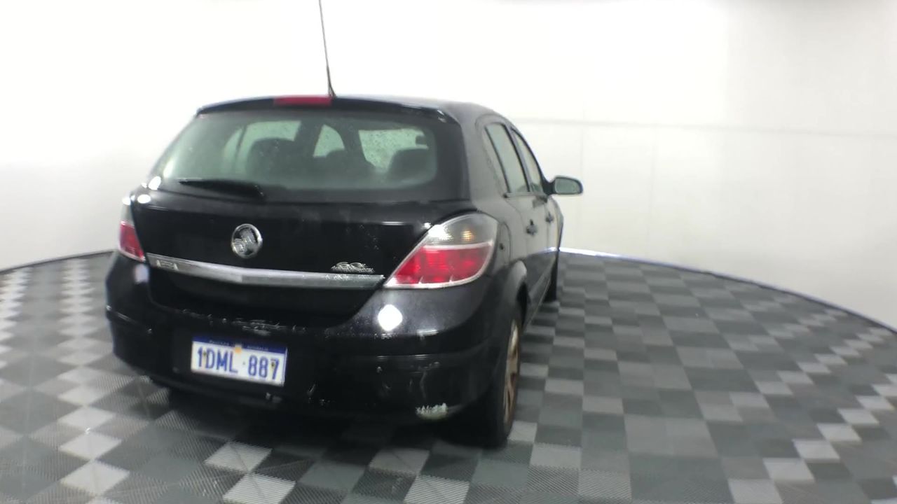 2 x Pack of 50pc NESTLE Milky Bar Mini Chocolate Bars. N.B. Damaged packagi