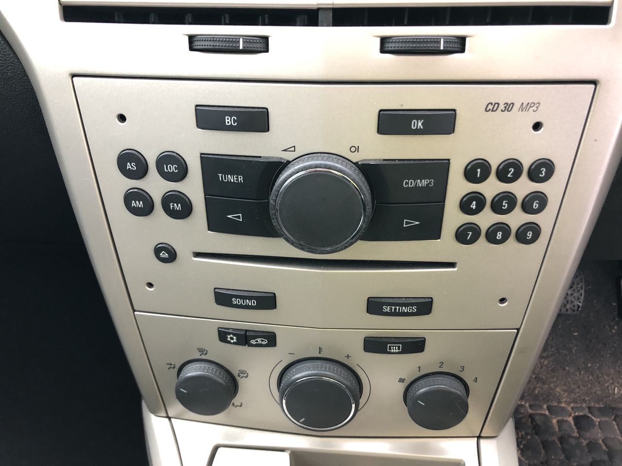 15 x LUX Velvet Touch Jasmine & Almond Oil Scented Soap Bar, 80g.