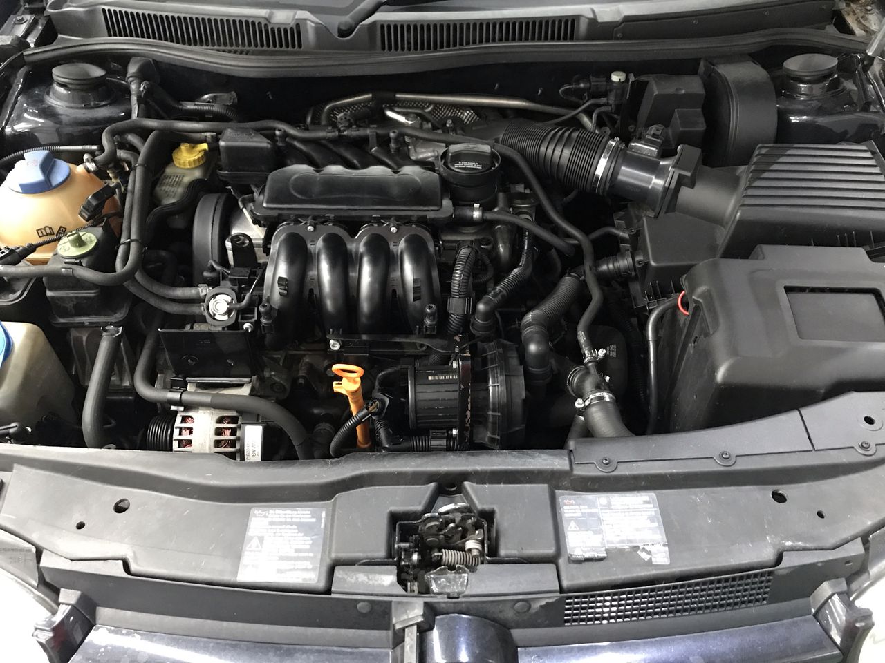 TOMMY JEANS Men's Essential Badge Leather Sneaker, EU41/US8White, EM0EM0139