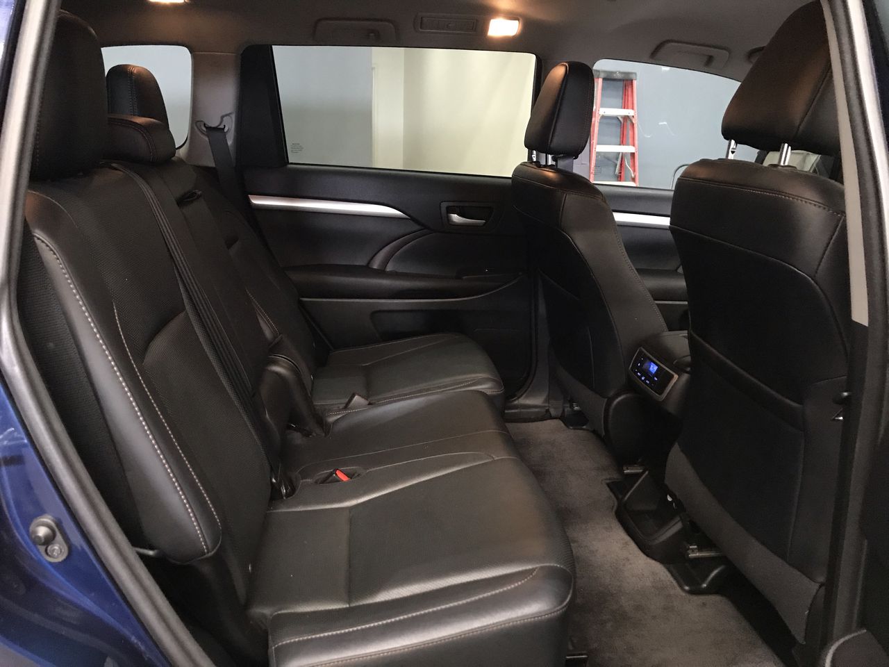 0.08  carat white round 5 diamonds