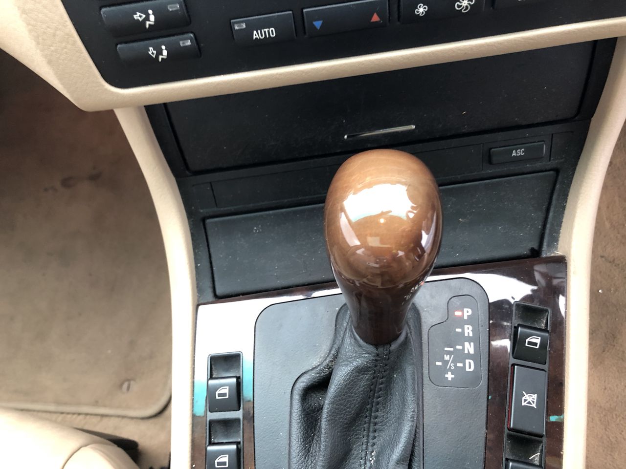 HOLDEN MOTORING SET OF 7 LOGO PIN COLLECTION SET IN PRESENTATION BOX