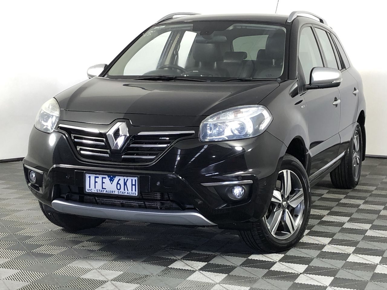 TEFAL Pro Style One Garment Steamer IT2461. NB: Minor use.