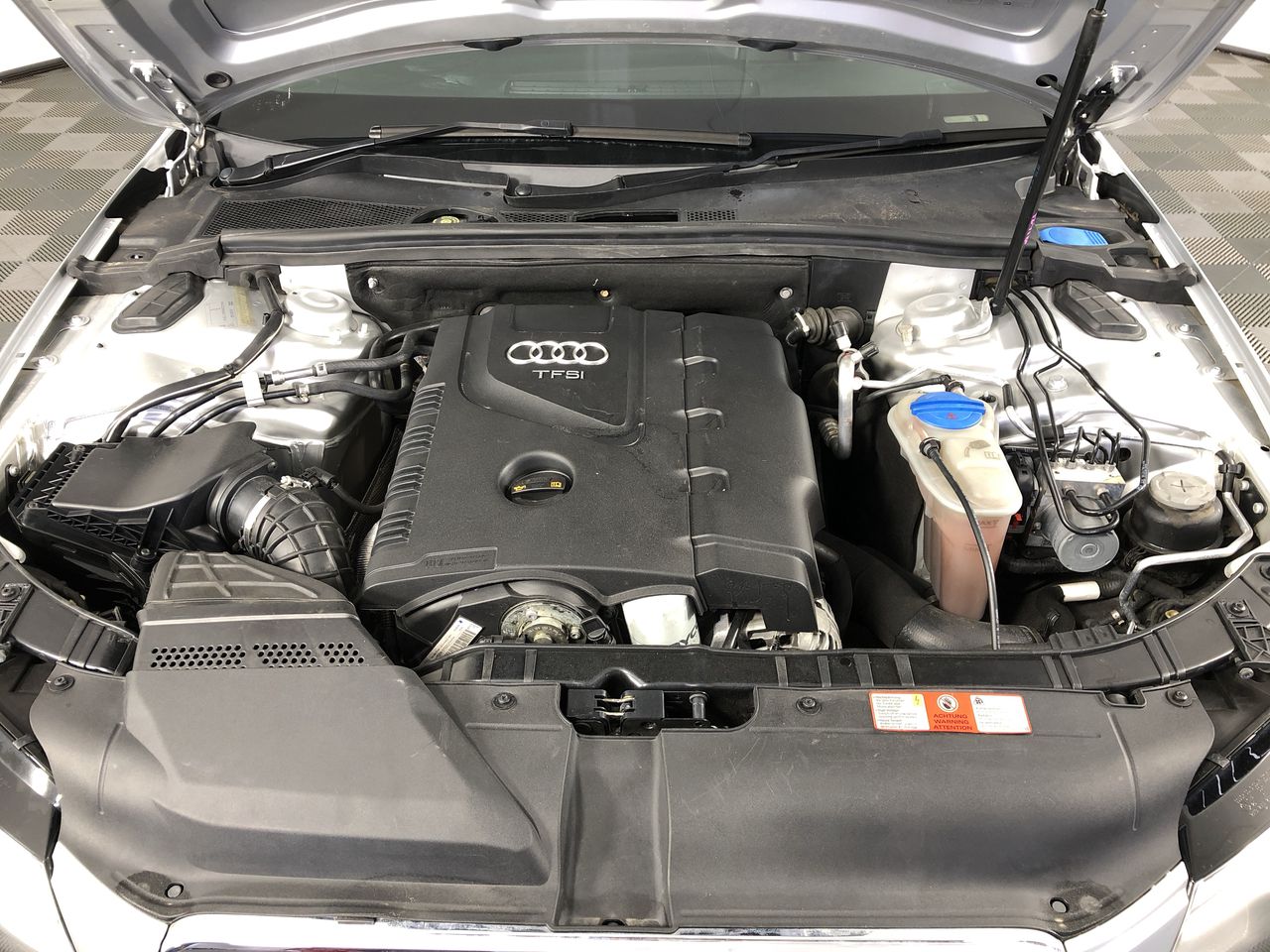 HYPERX Cloud III – Wired Gaming Headset, PC, PS5, Xbox Series X|S, Angled 5