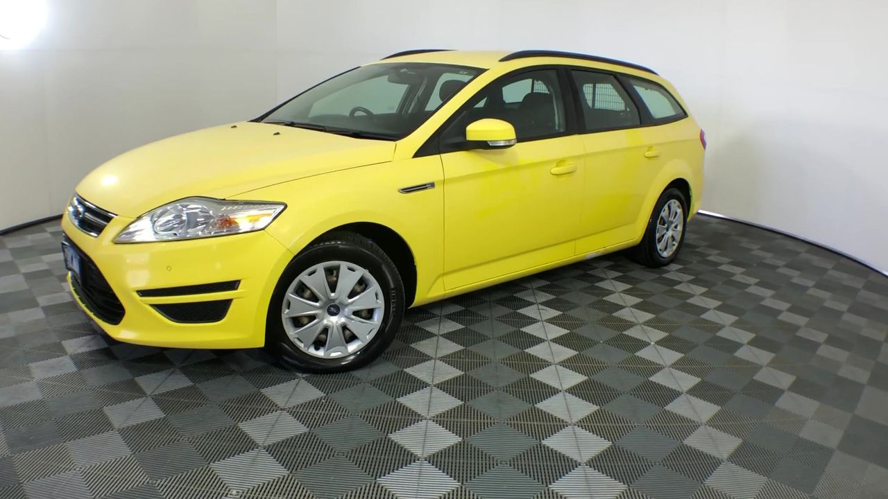 BIJ'OR - Genuine Purple Freshwater Pearl  & Simulated Diamond Stud Earrings