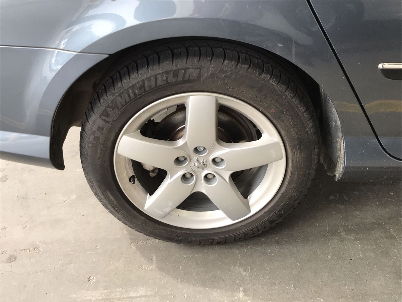 BIJ'OR - Genuine White  Pearl & Simulated Diamond Earrings RRP $59