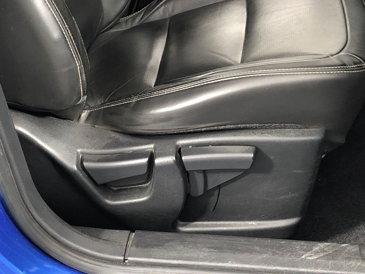 BIJ'OR - White Purple Pearl & Simulated Diamond Round Stud Earrings RRP $59