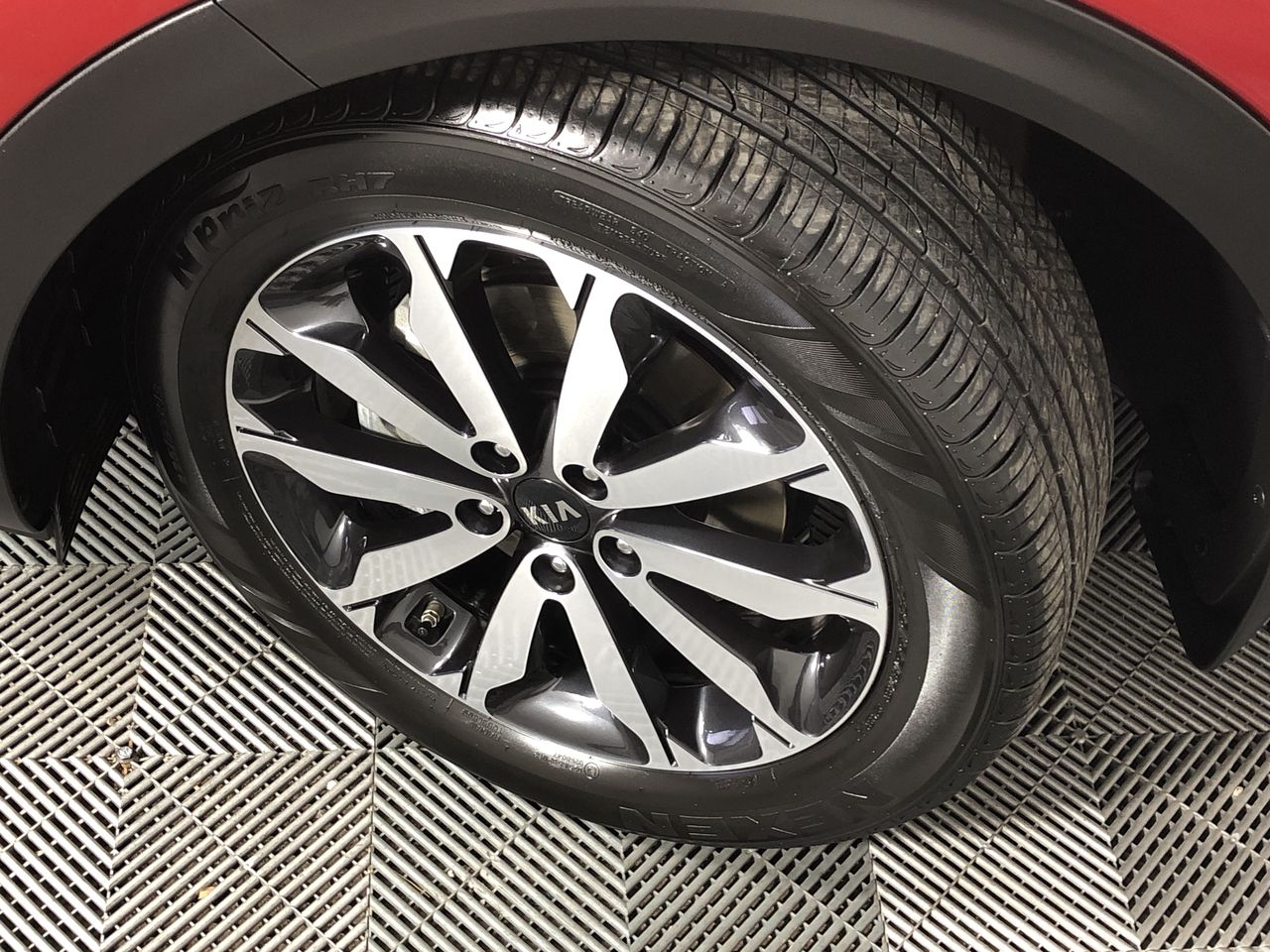 Centiskorch VMAX shiny full art Pokémon card.