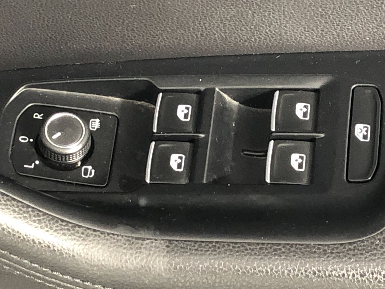 Quantity of 1 29.5-25 Earthmoving Tyre(Unused)