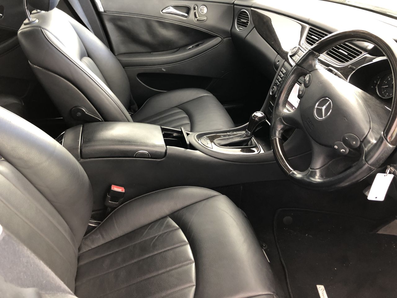 Joseph Joseph SinkTech Soap-Dispensing Palm Brush with Stainless-Steel Stan