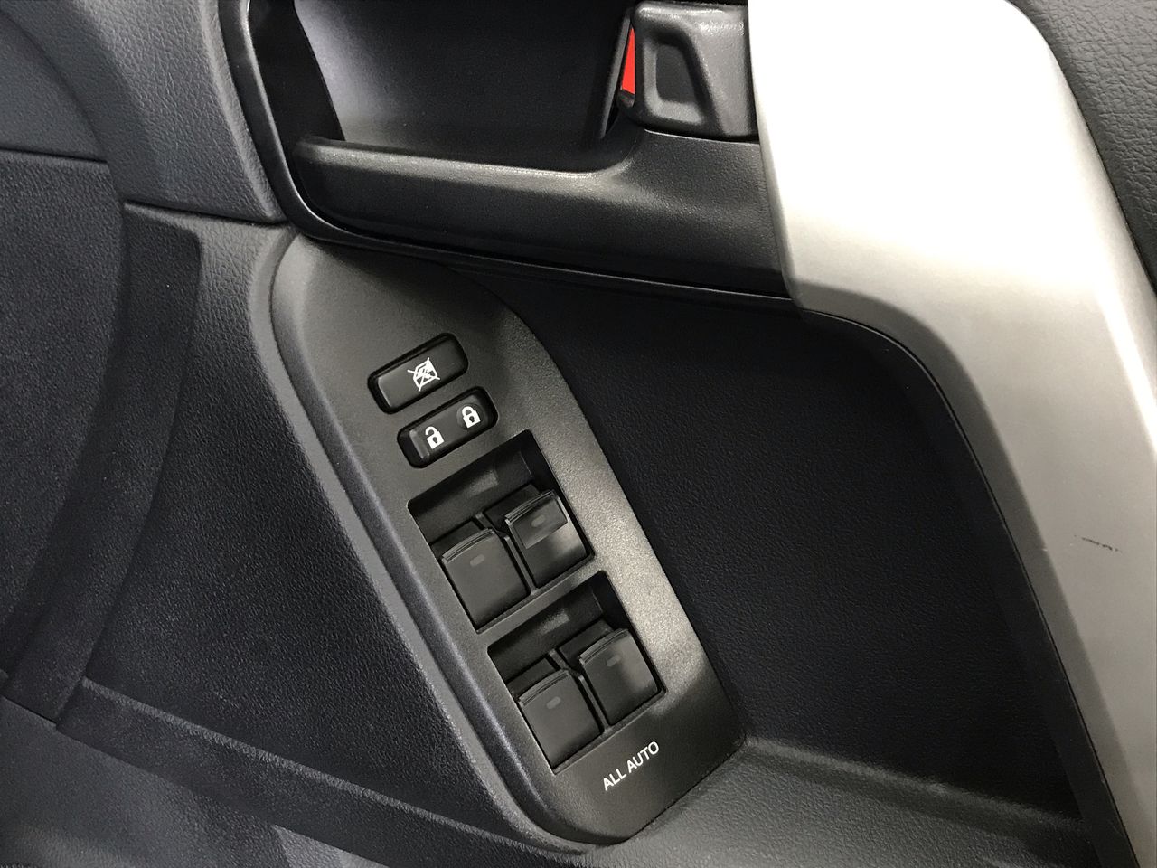 T'Gallant Chardonnay Pinot Noir NV (6x 750mL).