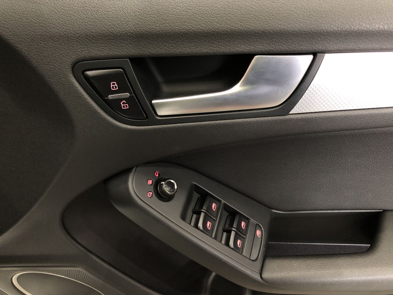 Wolf Blass Red Label Chardonnay (6x 750mL).