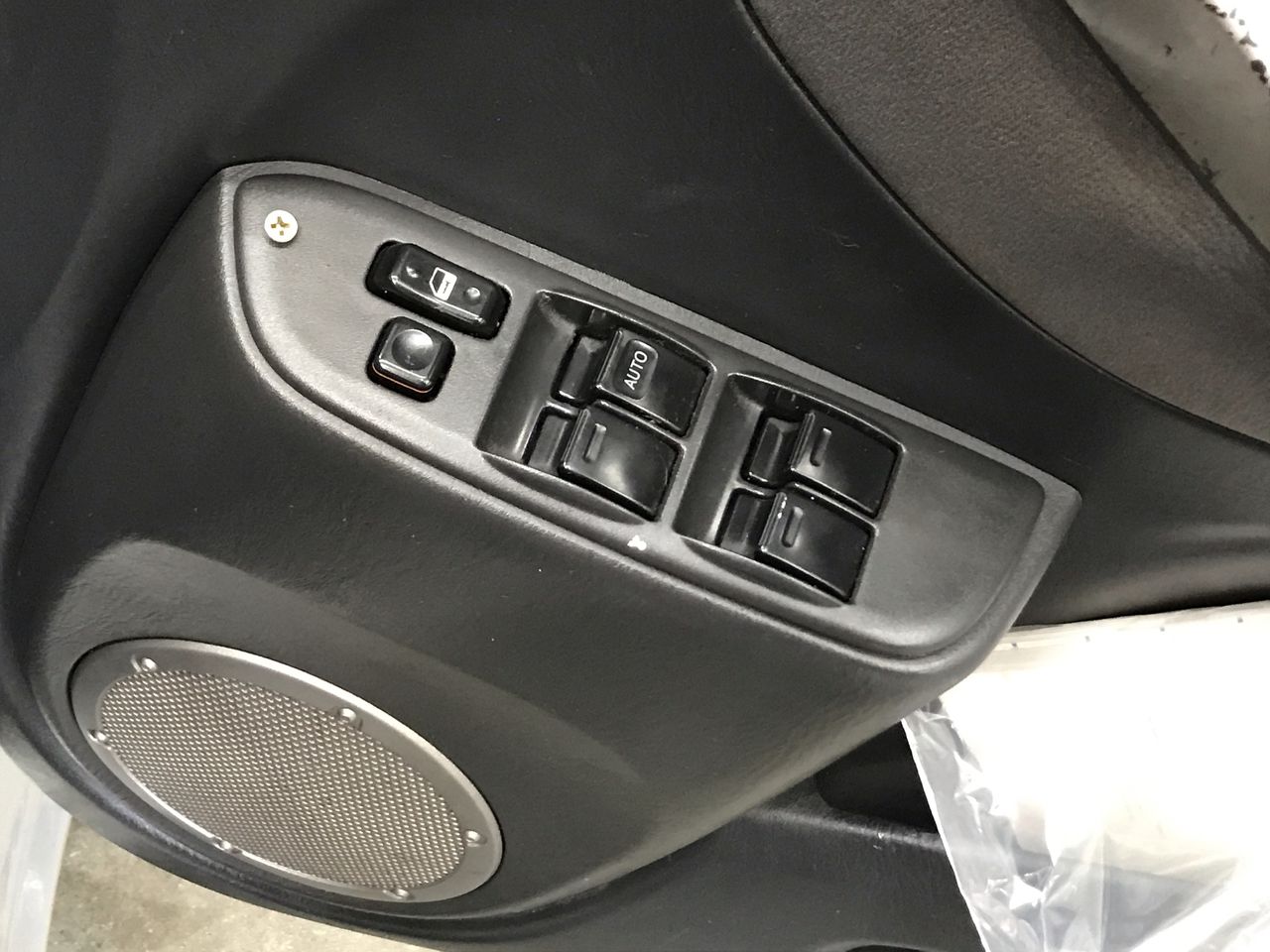 Right Hand Shelf Basin 580x450