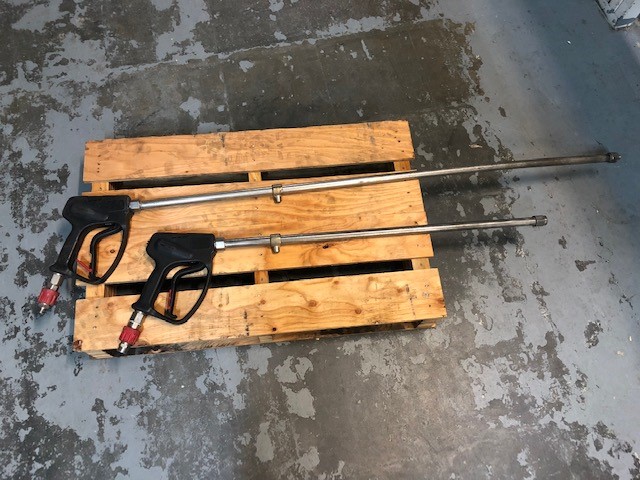 Quantity of 100 1650mm Star Pickets (Unused),