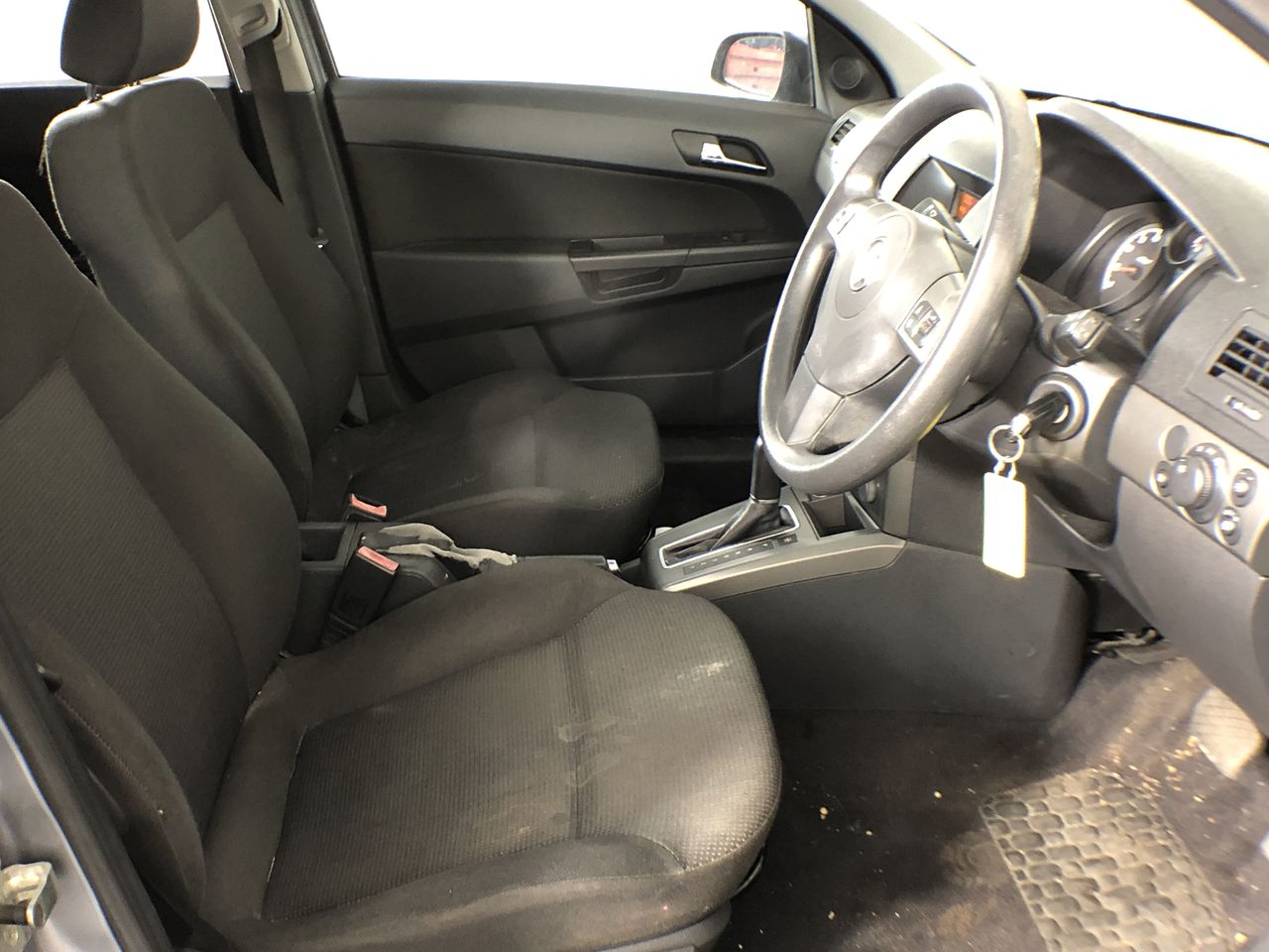 0.19 carat white fancy cut 4-Bagette diamond