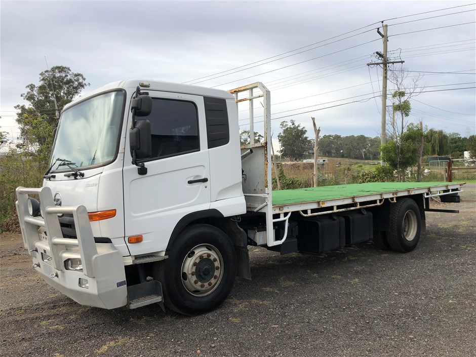 2006 Hino Dutro 4 x 2 Tipper Truck