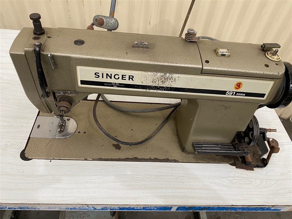Singer Table Sewing Machine Make Singer Model 591 D Auction (0508