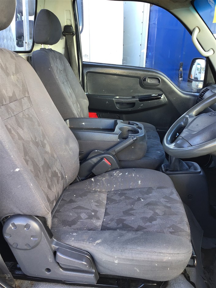 Quantity of 1 23.5-25 Earthmoving Tyre(Unused)