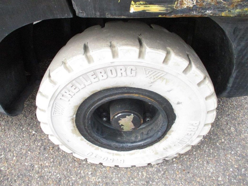 Quantity of 2 20.5-25 Earthmoving Tyres(Unused)